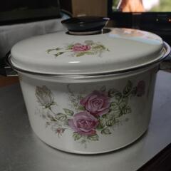 しーさんお話し中ホーロー鍋