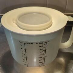 タッパーウェア　2L 目盛り付き　計量カップ