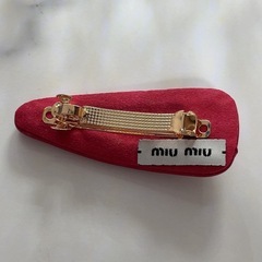 新品 miumiu ヘアピン パテントレザーバレッタ レッド ミウミウの画像