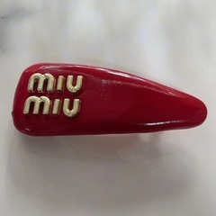 新品 miumiu ヘアピン パテントレザーバレッタ レッド ミウミウ