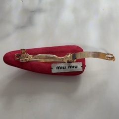 新品 miumiu ヘアピン パテントレザーバレッタ レッド ミウミウの画像