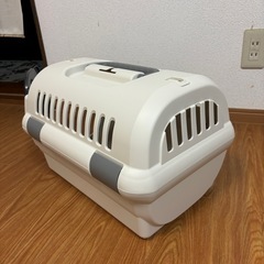 ペットキャリーケース（小型犬、子猫）の画像