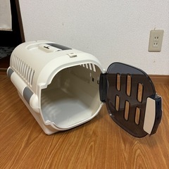 ペットキャリーケース（小型犬、子猫）の画像
