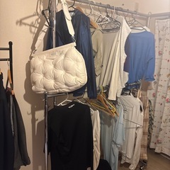 ステンレス製。アパレルショップ風ハンガーラック