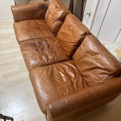 大塚家具の高級本革ソファ3人掛け。domicil。