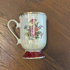 フラワーモチーフ 脚付きマグカップの画像