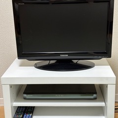 テレビ、ブルーレイビデオデッキ、テレビ台