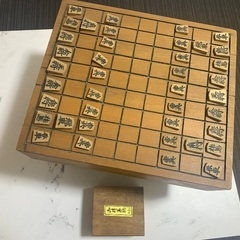 将棋盤と将棋の駒セット