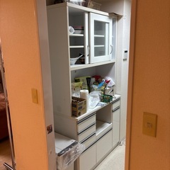 おそらくノーブランドのキッチンボード。食器棚