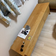おそらくまぁまぁ良い物。テレビ台、
