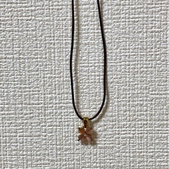 ピンクの四つ葉クローバーネックレス