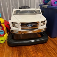 歩行器　車