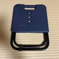 折りたたみ椅子の画像