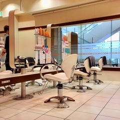 美容室お手伝いスタッフ募集中です☆時給¥1200〜【時間】10:00〜15:00、13:00〜18:00の画像