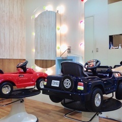美容室お手伝いスタッフ募集中です☆時給¥1200〜【時間】10:00〜15:00、13:00〜18:00の画像