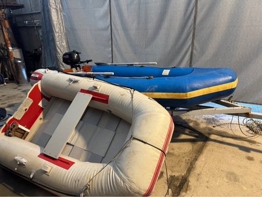 ゴムボートx2つ　2馬力船外機セット
