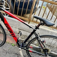 Giant ロードバイク ブラック/レッド 700Cの画像