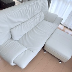 ソファーホワイト 2人掛けソファ オットマン付きの画像