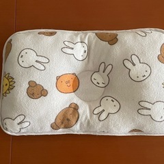 【取引中】西川製 子供用 ドーナツ枕 枕カバー2枚付きの画像