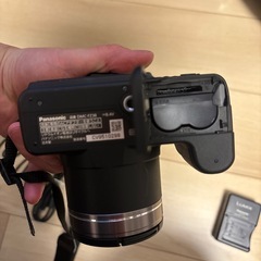 LUMIX FZ38 デジタルカメラ 本体　三脚付きの画像