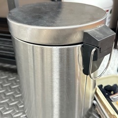 ゴミ箱、箱棚、の画像