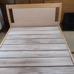 木製セミダブルベッドの画像