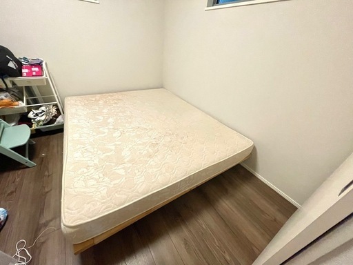 【高級イタリア製マットレス】マニフレックスクイーンサイズ＆台座