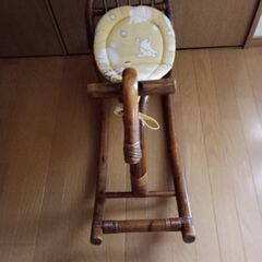 レトロなデザインの木製の馬の画像
