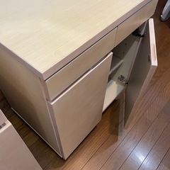 15日まで　キャビネット　開き戸② 背面に穴