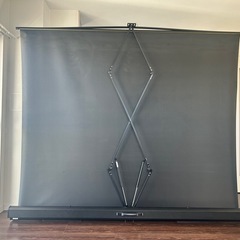 【美品・収納式】100インチ 16:9 プロジェクタースクリーン（自立式）の画像