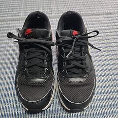 NIKE　ナイキ　エアマックスエクシー

の画像