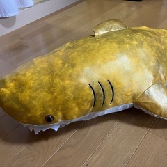 ゴールド　さめ　ぬいぐるみ
