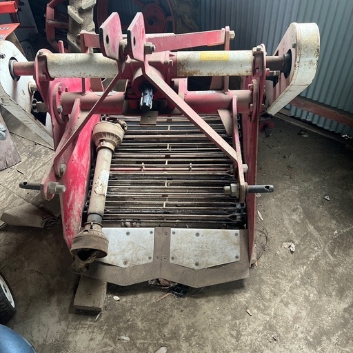 ジャガイモ掘り機