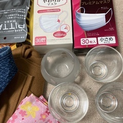 家庭用品　帽子　マスク　コップグラス　衣服　ストール　膝掛け　オブジェ　の画像