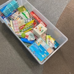 箱中身１つ100円早い物勝ちの画像