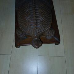 縁起物　一点物の木製亀の彫刻　約４０cm×２５㎝