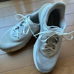 UNDER ARMOUR 24 UA HOVR Turbulence2
