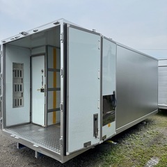 仕上げ済み！断熱材入り！中小部屋あり！スライド式横扉！バイクガレージ！使い勝手抜群！倉庫物置用 3トン保冷ロングワイドコンテナの画像
