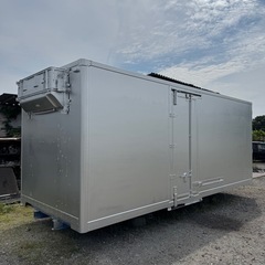 仕上げ済み！断熱材入り！中小部屋あり！スライド式横扉！バイクガレージ！使い勝手抜群！倉庫物置用 3トン保冷ロングワイドコンテナの画像