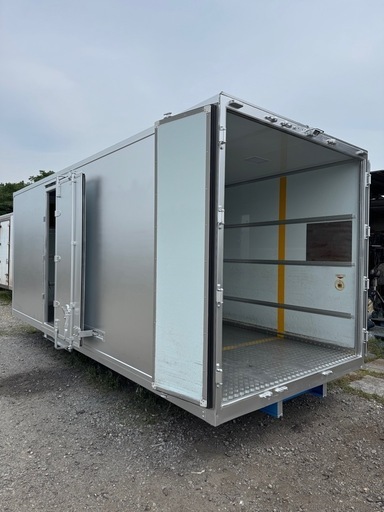 ジモティー限定販売！現場格安！断熱材入り！バイクガレージ！使い勝手抜群！倉庫物置用 3トン保冷ロングコンテナ ジモティー限定販売！現場格安！断熱材入り！バイクガレージ！使い勝手