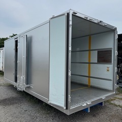 仕上げ済み！断熱材入り！中小部屋あり！スライド式横扉！バイクガレージ！使い勝手抜群！倉庫物置用 3トン保冷ロングワイドコンテナの画像
