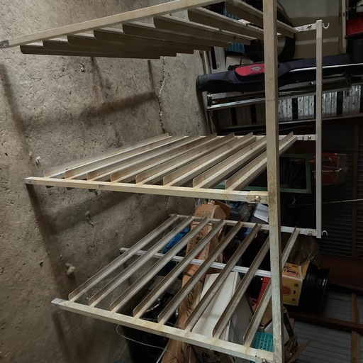 32枚入れ　苗箱収納棚(アルミ苗箱運搬棚) 。