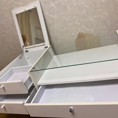 ドレッサーテーブル
の画像