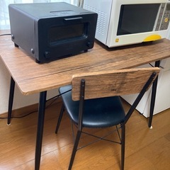 ダイニングテーブル、椅子