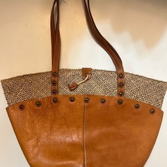 レザーとメッシュ素材のバック
