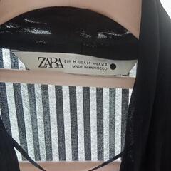 ZARAトップスの画像