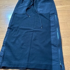 黒スカートの画像