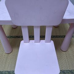 IKEA MAMMUT子供机•椅子セット（ピンク）無料でお譲りしますの画像