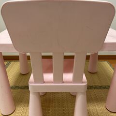 IKEA MAMMUT子供机•椅子セット（ピンク）無料でお譲りしますの画像