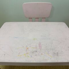 IKEA MAMMUT子供机•椅子セット（ピンク）無料でお譲りしますの画像